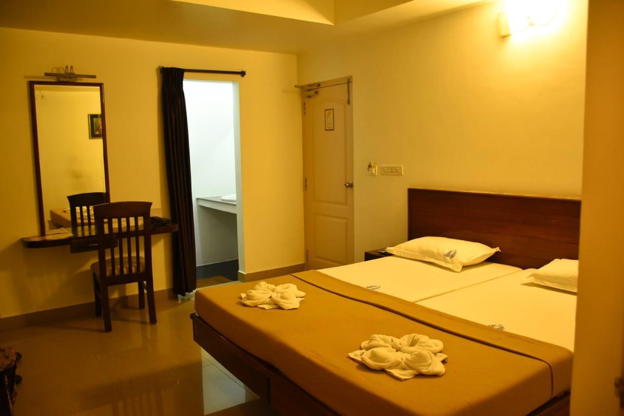 ปาลาเซียล ปอนดิ Hotel ปอนดิเชอรี ภายนอก รูปภาพ